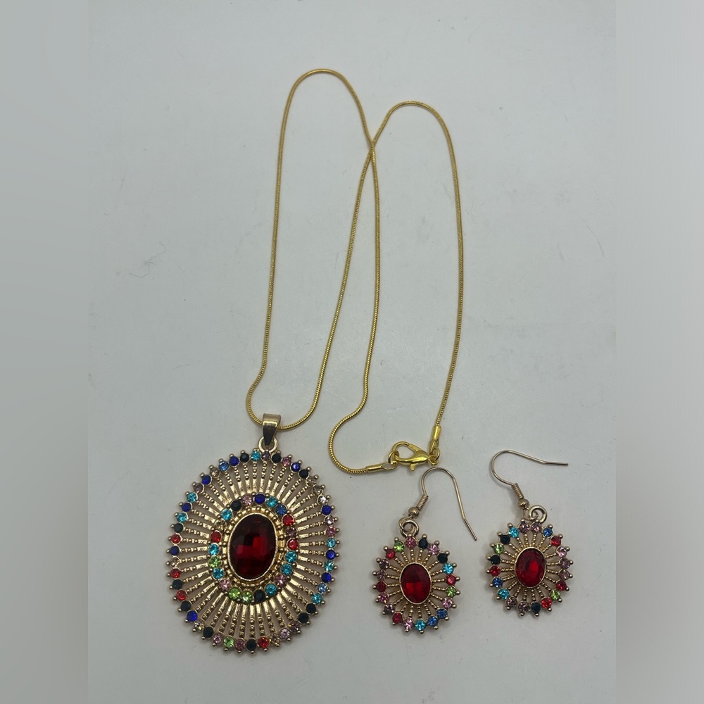 Gold plated Elegant Multicolor Pendant Necklace and Earring Set